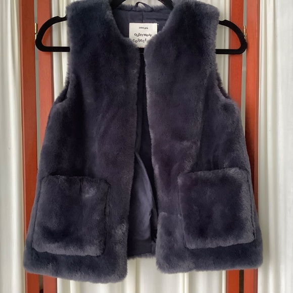 Zara Outerwear Girls Faux Fur Vest Dark Blue Size 9/10 Super Soft - Picture 5 of 6